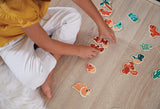 Child playing on the floor with the JANOD Dino Magnets