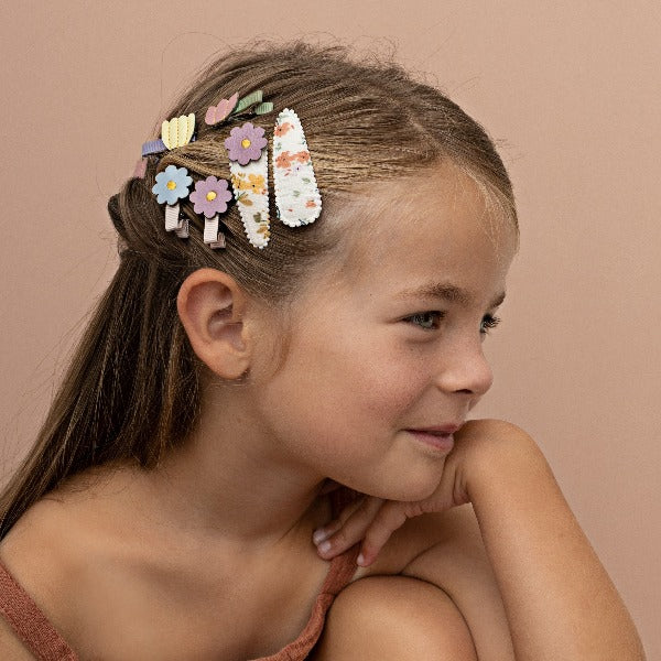 Girl wearing the MIMI & LULA Blossom Clips