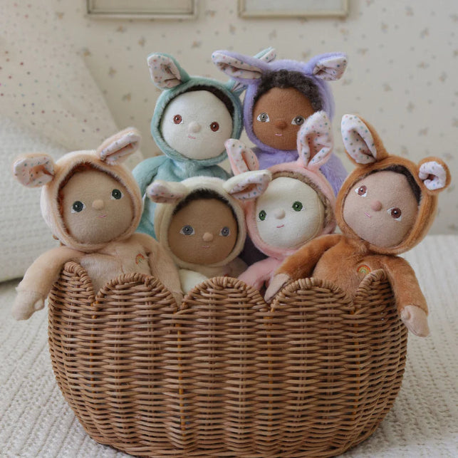 OLLI ELLA Dinky Dinkum Fluffle Family sitting in a rattan basket