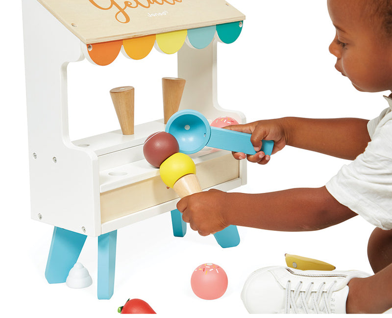 Child playing with JANOD Ice Cream Stand