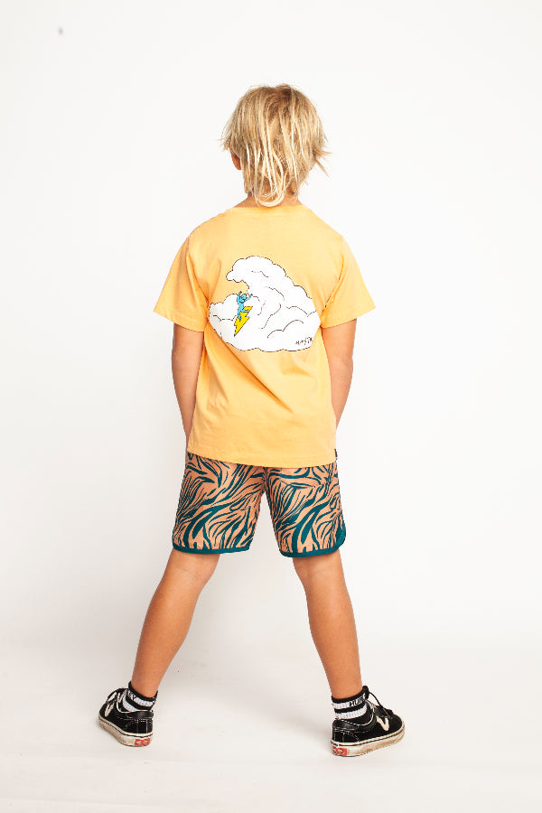 Back view of boy wearing the MUNSTER KIDS Cloudpool SS Tee - Peach