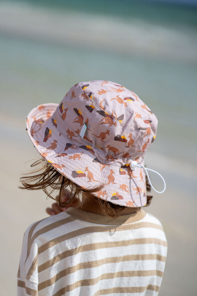 BACK VIEW OF CHILD WEARING ACORN Aussie Sunset Wide Brim Bucket Hat