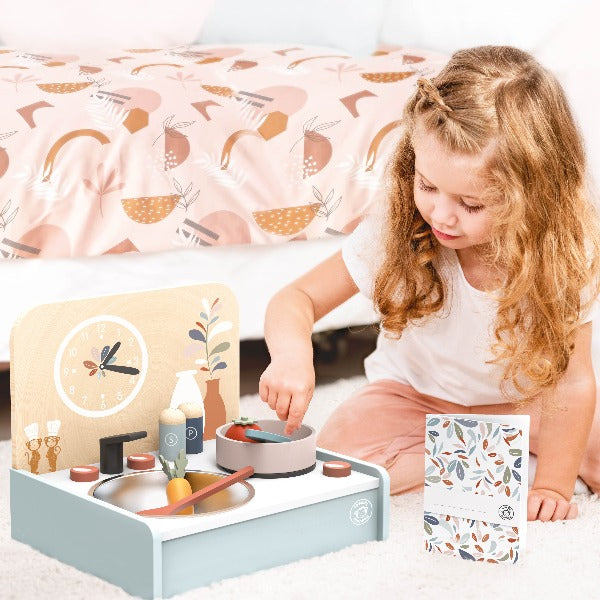 Girl playing with SPEEDY MONKEY Table Kitchen with 8 accessories