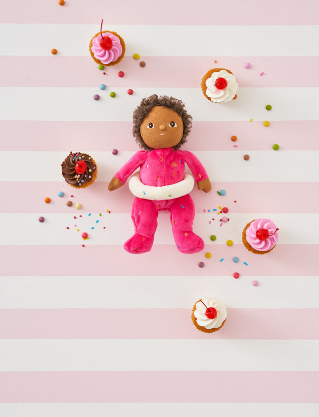 OLLI ELLA Dinky Dinkum Doll Sadie Sprinkles surrounded by cupcakes
