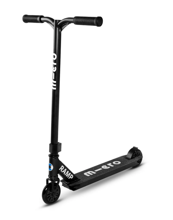 Black scooter with 'm-ero' branding on a white background
