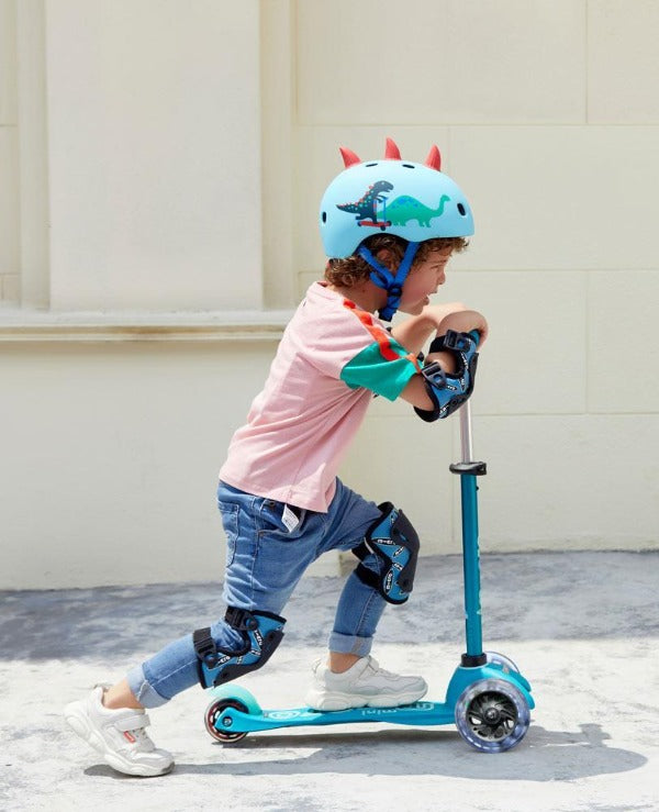 Child riding the MICRO SCOOTERS Mini Micro Deluxe LED - Aqua