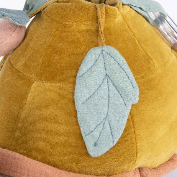 MOULIN ROTY Trois Petits Lapins large activity turtle detail of underside of crinkle leaf