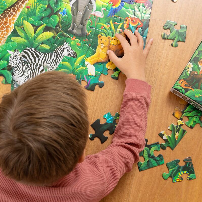 Child playing with the CROCODILE CREEK Holographic Puzzle 100 pc - Jungle Paradise